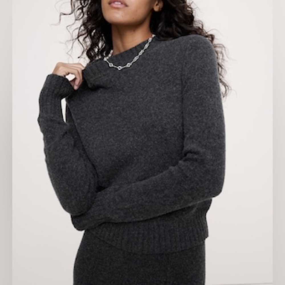 Banana Republic, Charcoal Crewneck Sweater Sm NWT